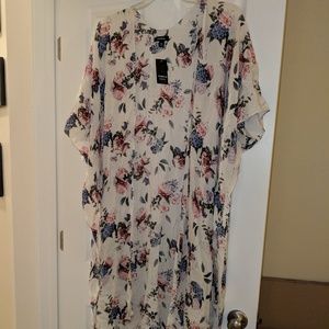 New Plus Size Torrid Duster Flowered Kimono 1/2
